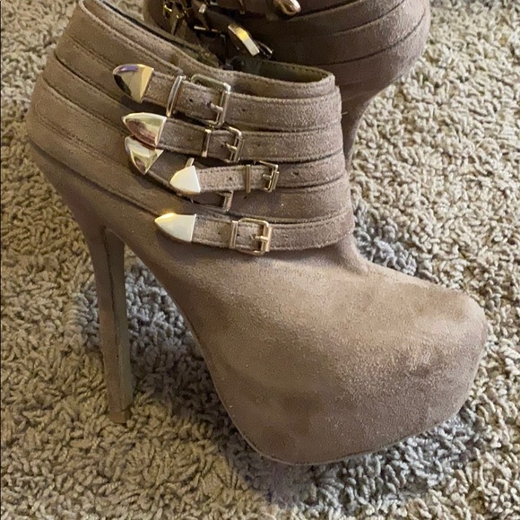 Heels - Picture 2 of 4